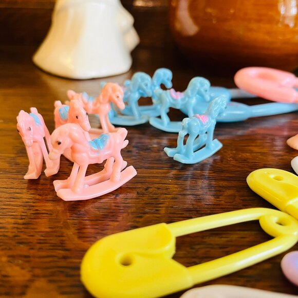 28 VTG cupcake/cake toppers - Picture 3 of 15